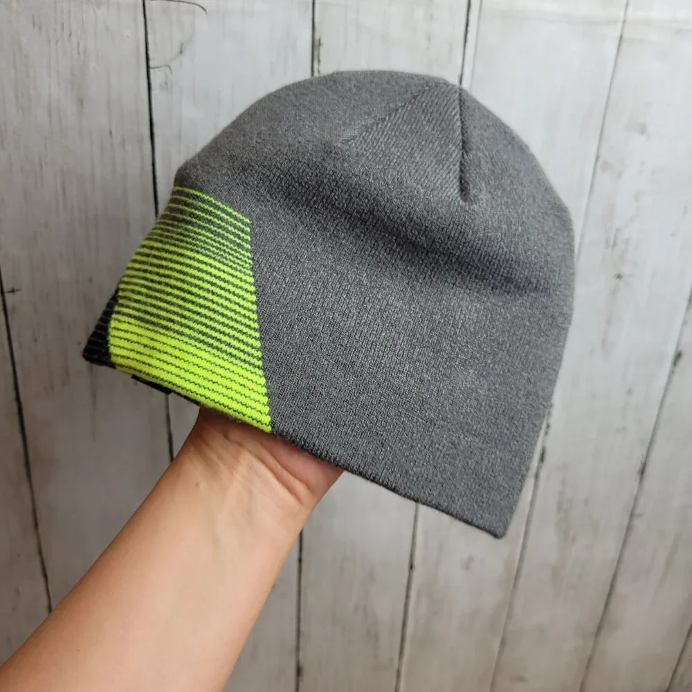 Under Armour Hat boys 4-6 Knit beanie gray green black sporty grunge skater logo